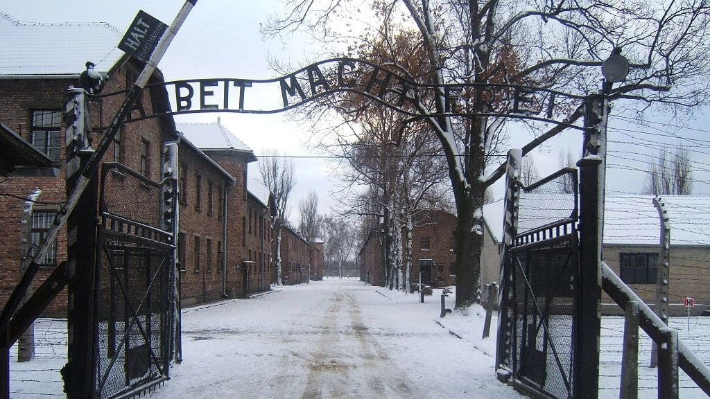 L'entrata del campo di concentramento di Auschwitz