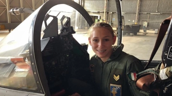Giulia Schiff, l'ex pilota dell'Aeronautica Militare che ora combatte come volontaria nella guerra in Ucraina