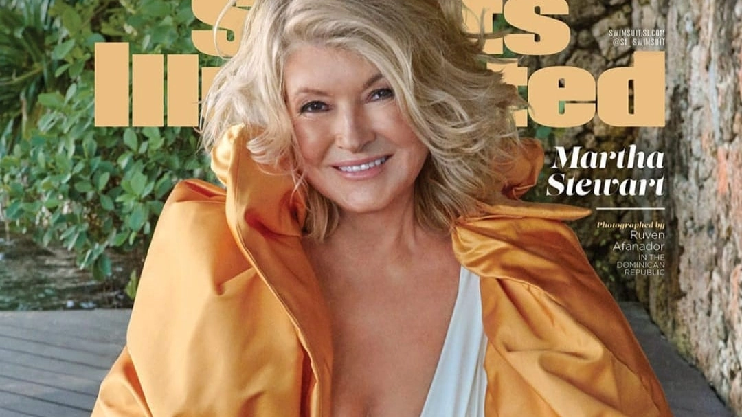 Martha Stewart, a 81 anni posa per la copertina di Sports Illustrated