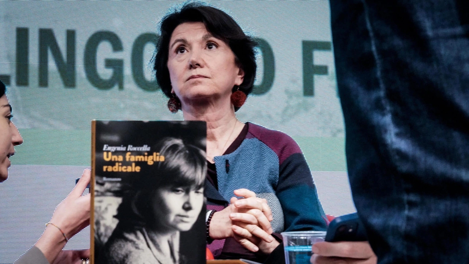 Attiviste contestano ministra Roccella al Salone del libro