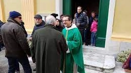 Don Giulio, il parroco 'ribelle' è stato sospeso