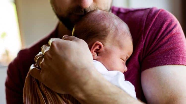 Congedi parentali, scattano le nuove regole: cosa cambia per i neogenitori