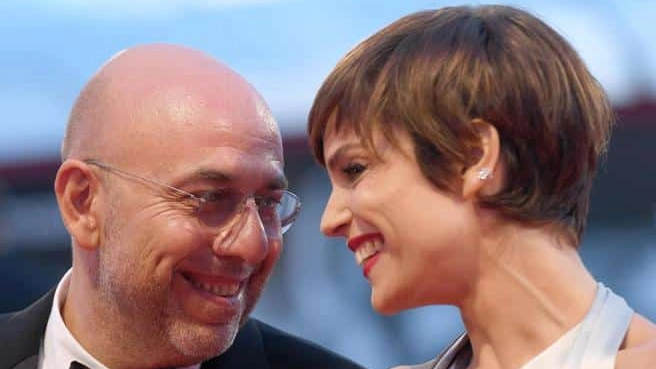 Il regista Paolo Virzì e l'attrice Micaela Ramazzotti (Ansa)