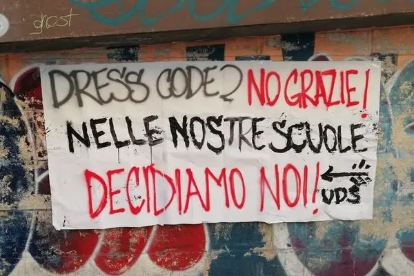 Padova, la preside agli studenti: "Non indossate abiti balneari a scuola"