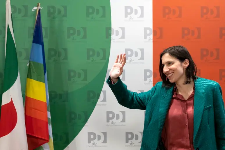 Maternità surrogata: centrodestra compatto, la leadership di Elly Schlein traballa