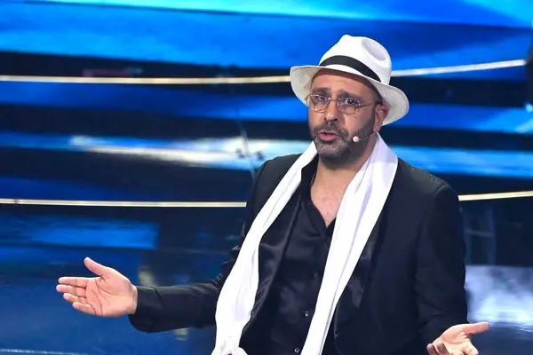 Sanremo, Checco Zalone accusato di omofobia dalla comunità Lgbt: "Più che far ridere, hai deriso i trans"