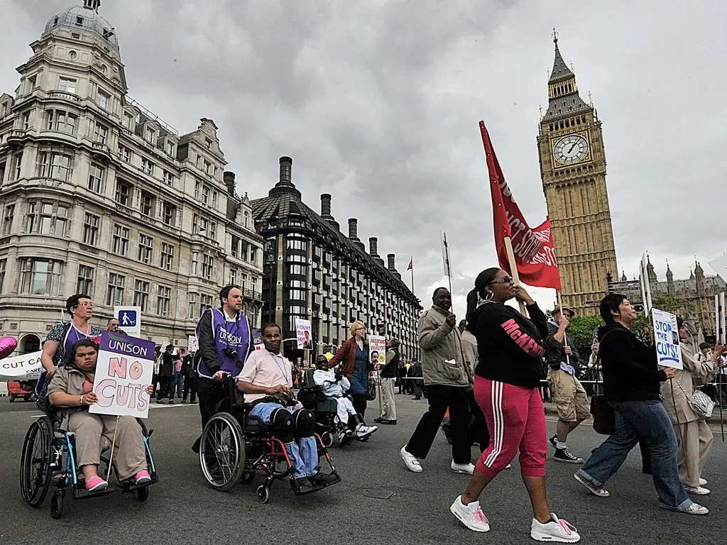 Donna con disabilità perde il sussidio del Dwp: ha lavorato un secondo più del limite