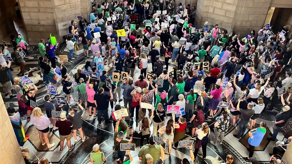 Le proteste nel Capidoglio del Nebraska