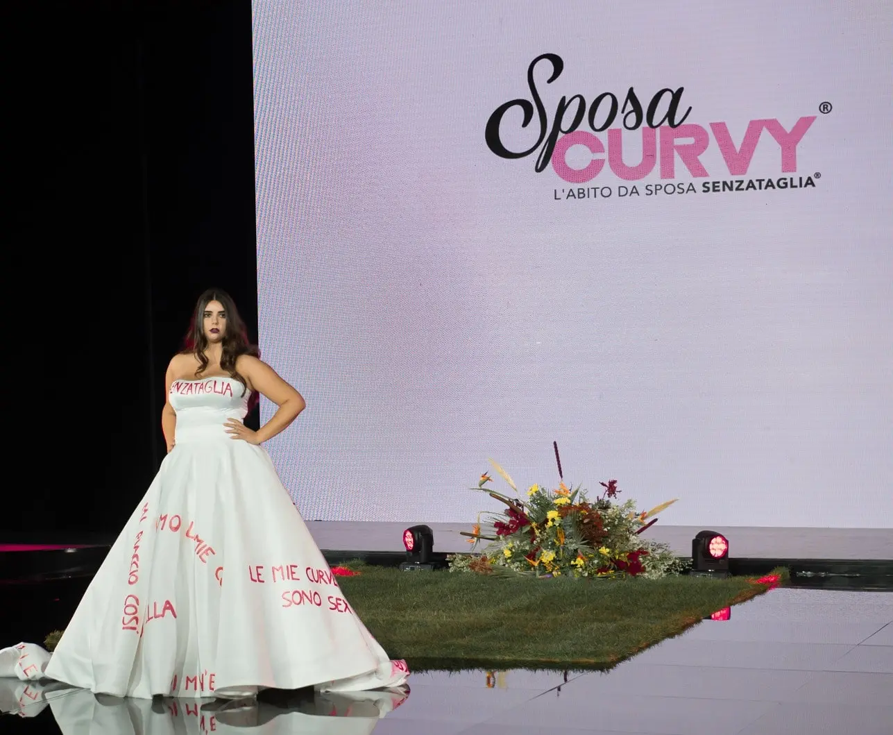 La sfilata di Sposa Curvy: contro lo standard per una bellezza "senza taglia"