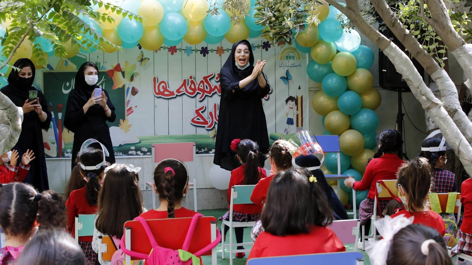 Iran, bambine avvelenate 'per chiudere scuole femminili'