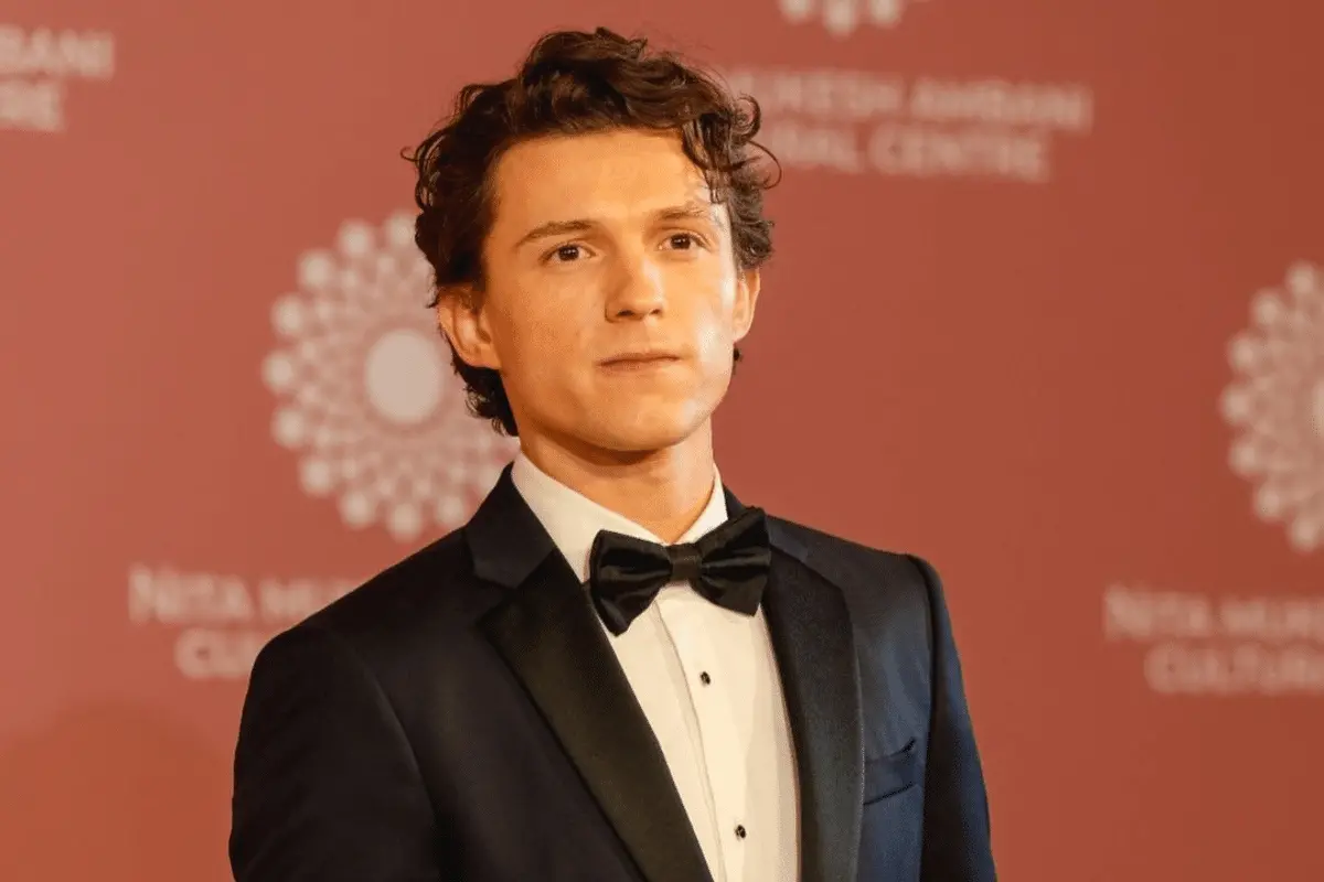 Tom Holland si ritira: un anno di pausa per la sua salute mentale