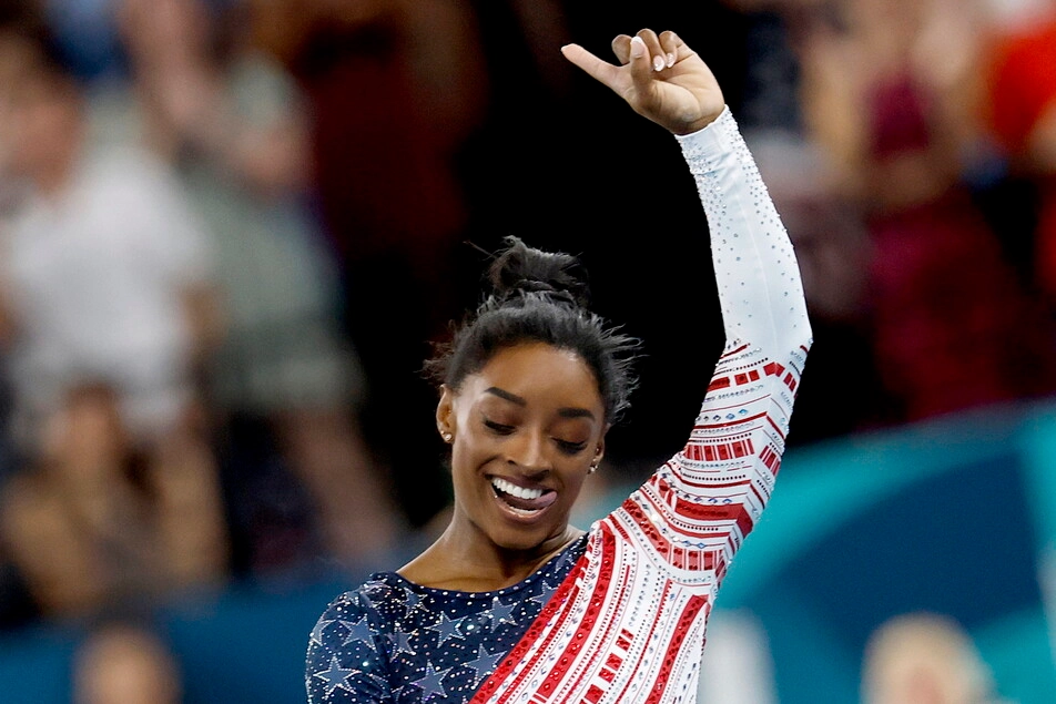 Simone Biles dopo la finale a squadre (Ansa)