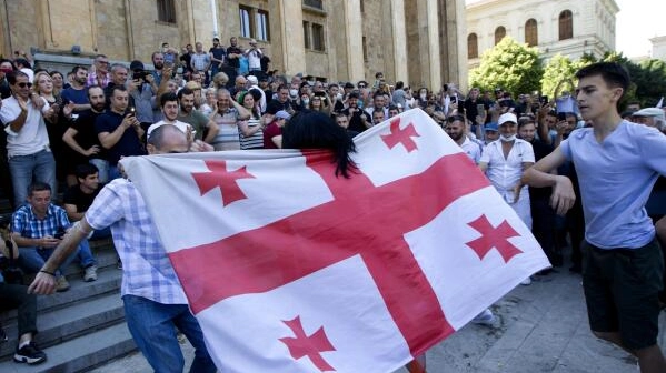 Manifestazione anti-lgbt in Georgia, 5 luglio 2021 (AP Press)