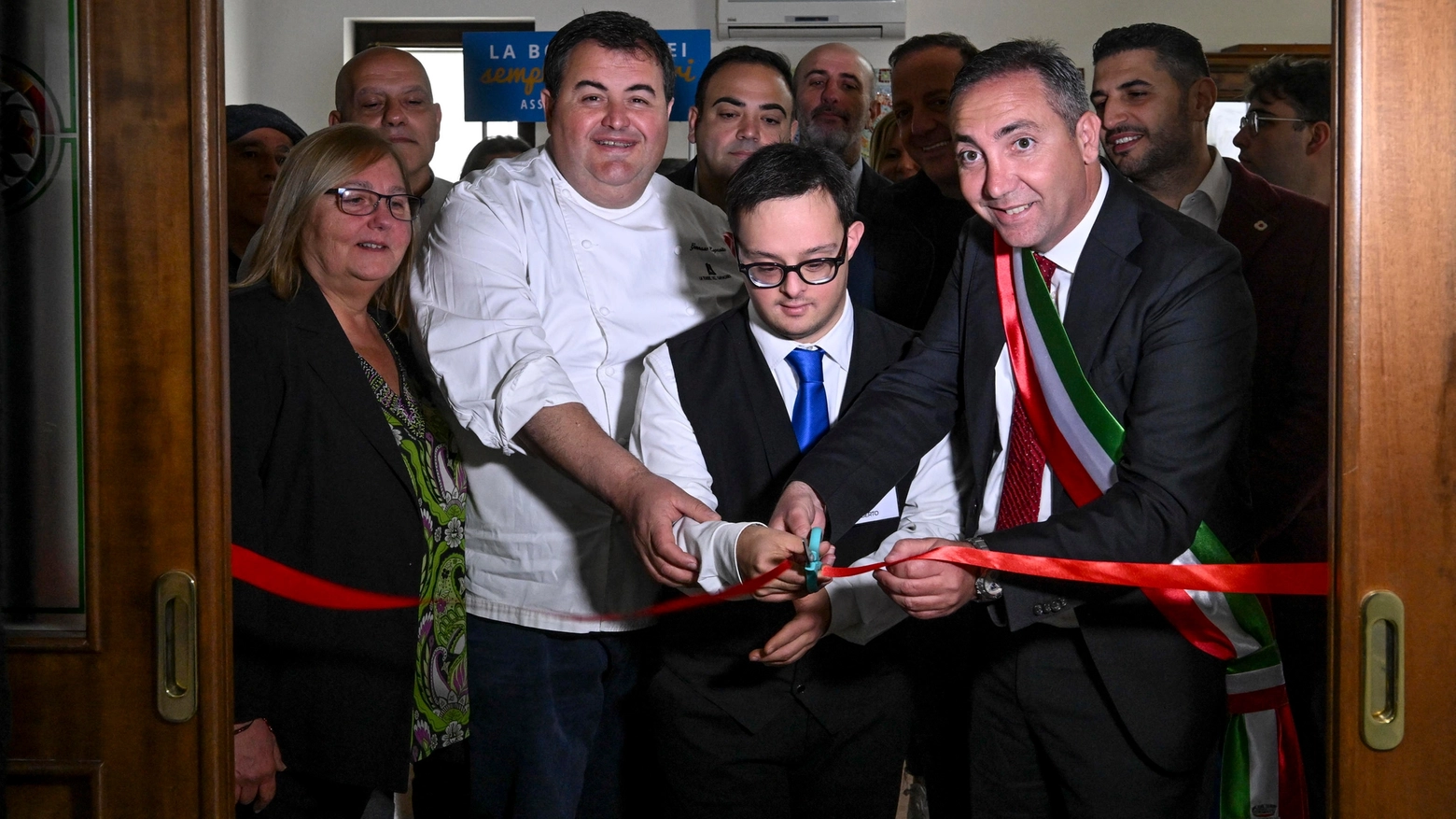 È stata inaugurata dallo chef Gennaro Esposito la cucina di Casa Mehari, all’interno del bene confiscato nel comune di Quarto: “Un luogo di inclusione e soprattutto dove ci si diverte”