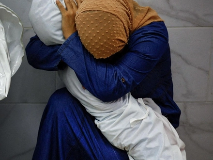 La “Pietà” di Gaza vince il World Press Photo 2024: la dolorosa perdita trattata con rispetto