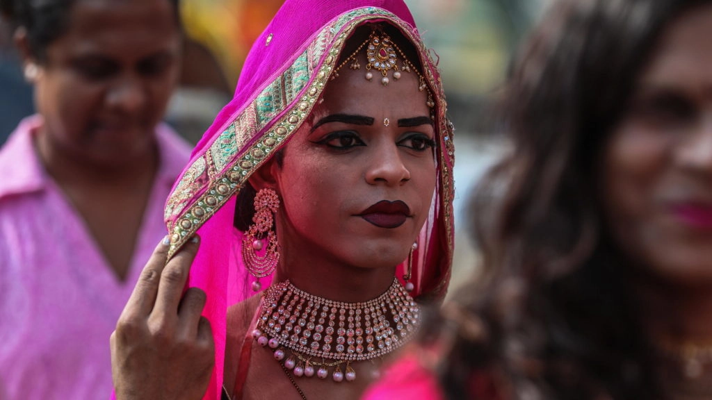 Trump mette una firma a Washington e in India chiudono le cliniche per persone transgender