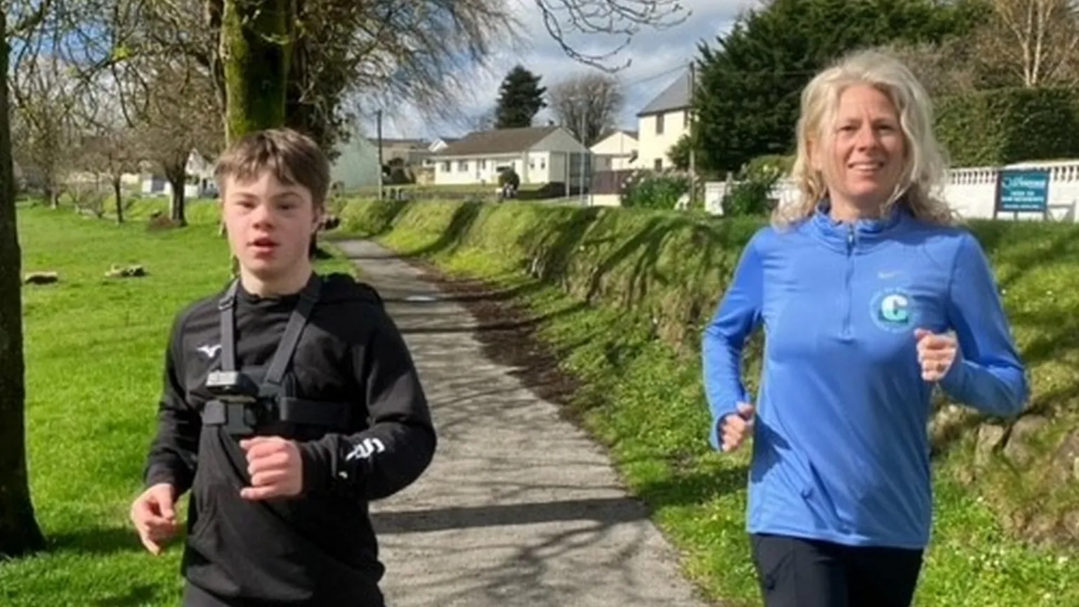 Il 19enne di Cardiff il prossimo 21 aprile parteciperà alla corsa con la mamma: “Mi piace correre con lei, è una leggenda” dice alla BBC. Il Guinnes World Record ha già pronto una titolo col suo nome