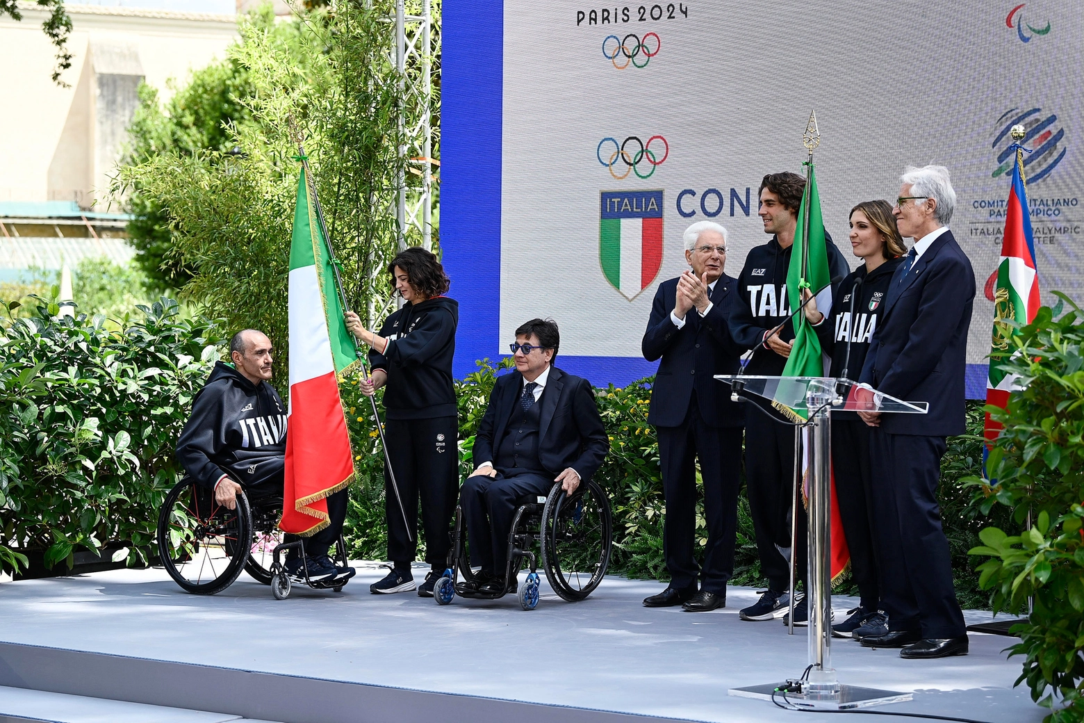 La cerimonia al Quirinale di consegna dei Tricolore ai portabandiera