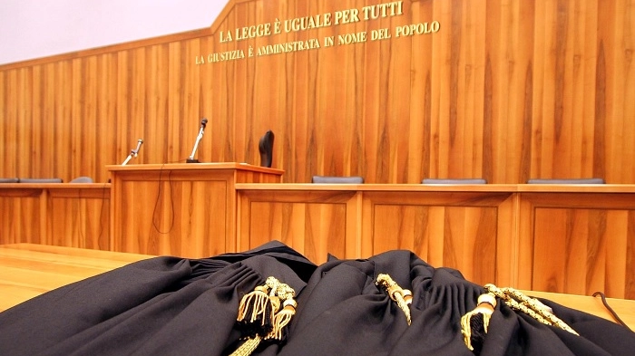 I capi sono stati realizzati dalle donne, detenute ed ex detenute, della casa circondariale di Pozzuoli impiegate della Sartoria sociale Palingen