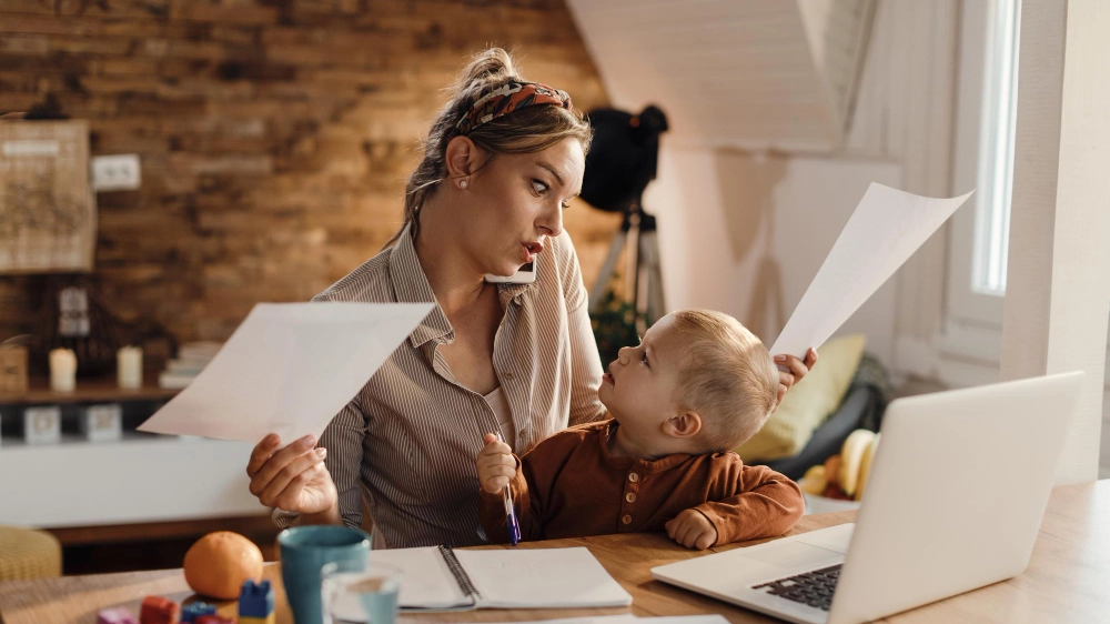 Doppio congedo parentale per mamme (e papà) single: la rivoluzione in Spagna