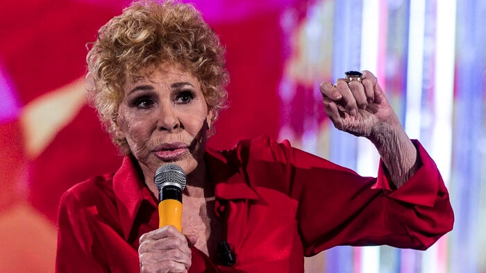 L’inarrestabile Ornella Vanoni sbotta a Verissimo: “Basta parlare di Gino Paoli, dorme sempre”