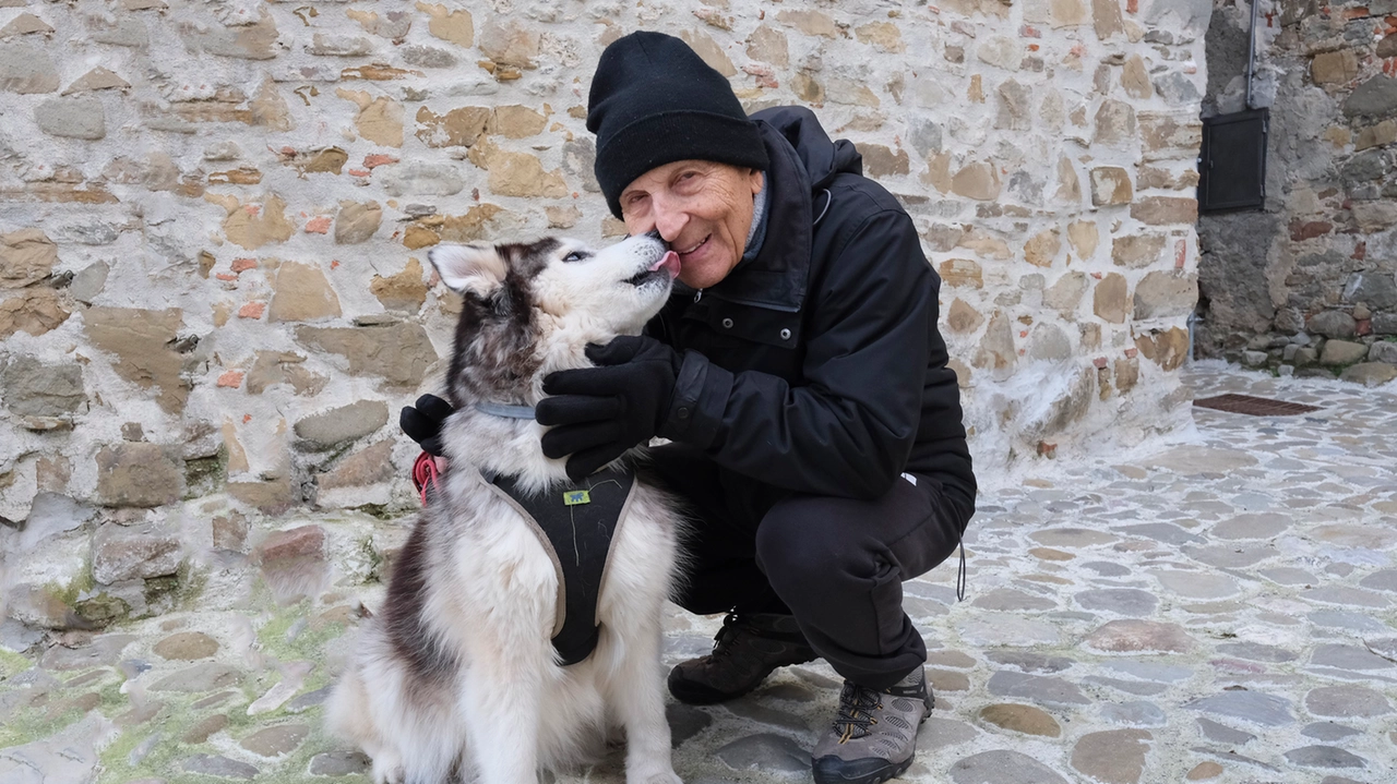 Pippi e Luigi, che storia: la cagnolina cieca accudita dall’ultimo eroe del Vajont