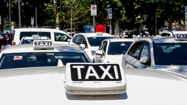 Taxi rifiutato a un uomo in sedia a rotelle