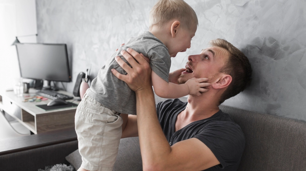 Un papà col figlio