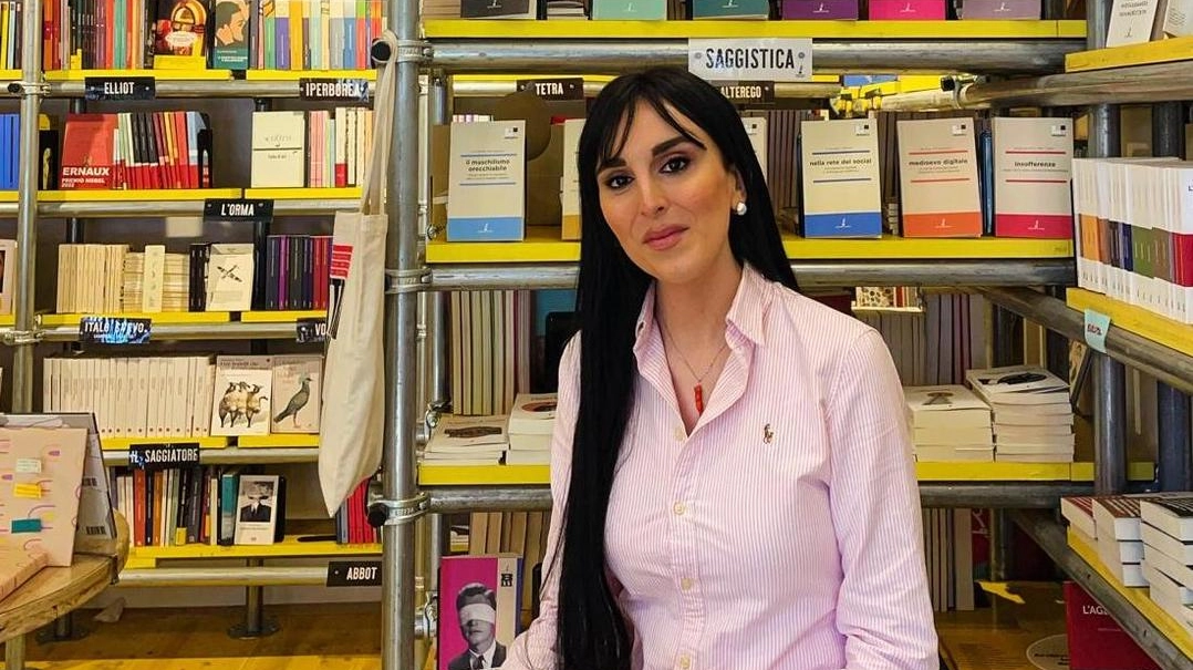 La 34enne di origine lucana, è rinata a Pisa il 16 maggio 2018, e nella città della Torre ha raggiunto brillanti traguardi accademici. Presenta il suo libro autobiografico "Amare una sirena"
