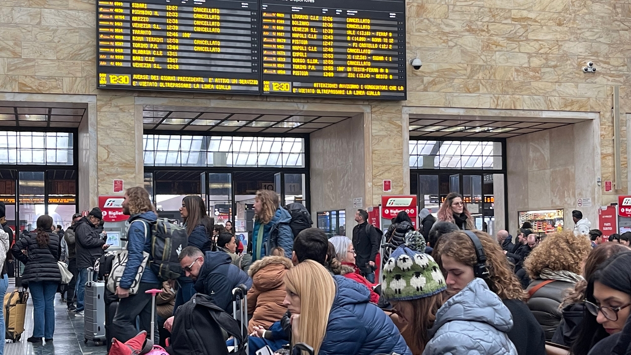 Tra algoritmi, rincari e disuguaglianze, spostarsi per le festività si trasforma in un privilegio per pochi. È tempo di soluzioni eque e sostenibili