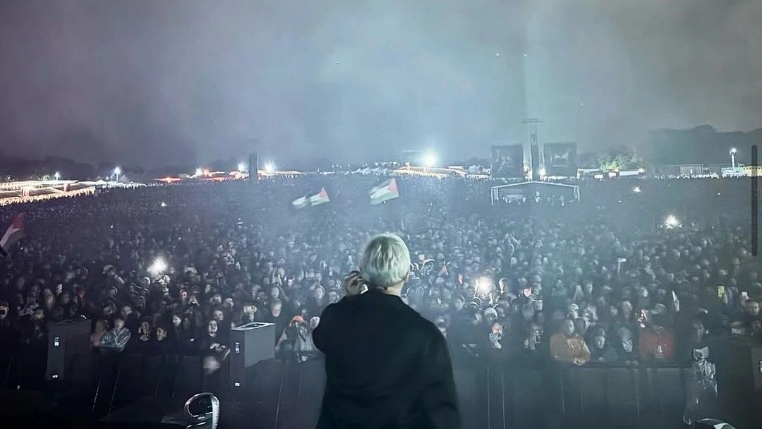 Mentre i concerti dei Rammstein comportano l’emissione in atmosfera di un’importante quantità di anidride carbonica, i Massive Attack ci insegnano che un’alternativa concertistica più sostenibile è possibile