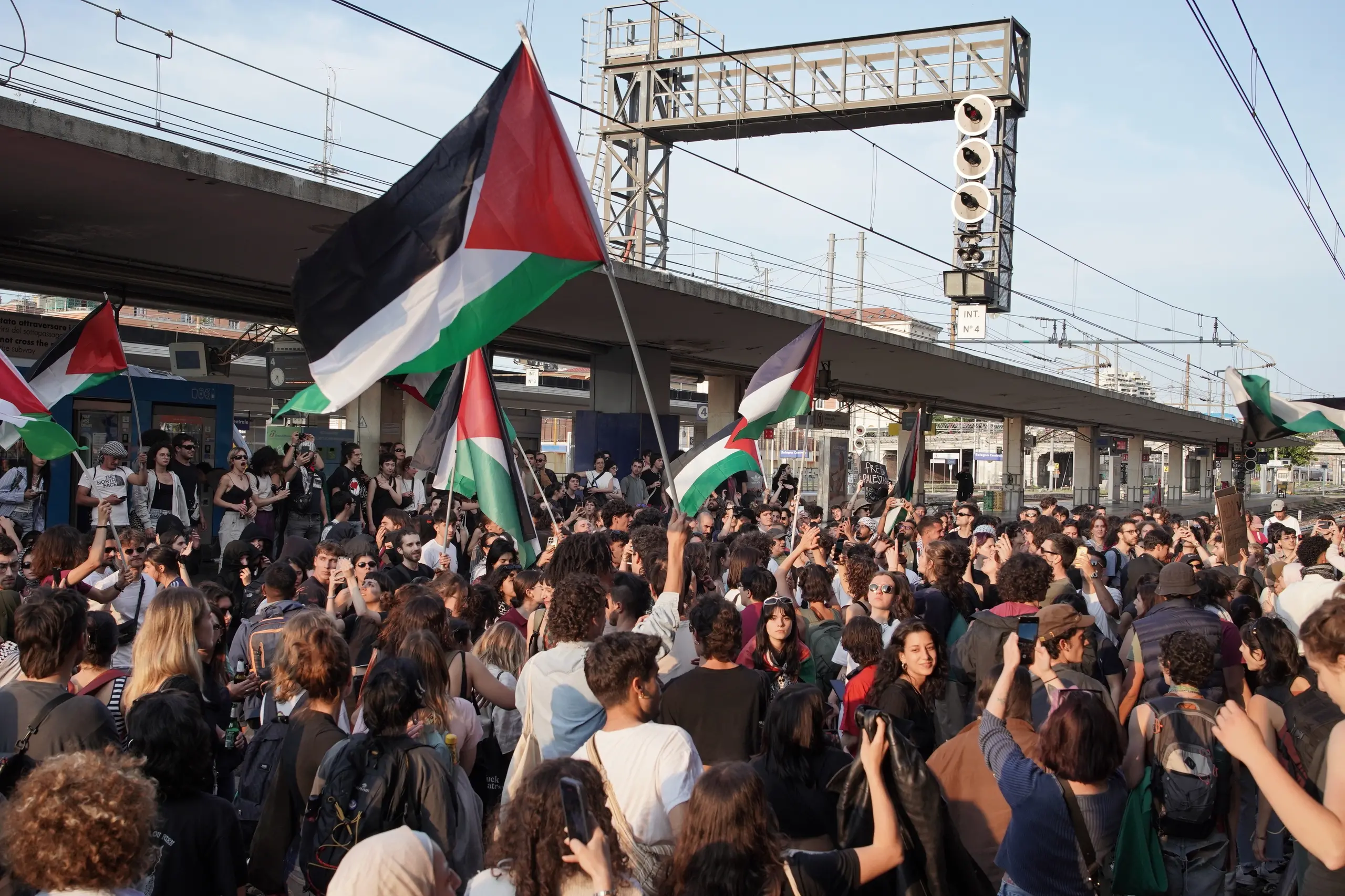 Manifestazione pro Palestina: ieri ha bloccato Bologna, domani chissà: “Lotteremo fino alla fine”