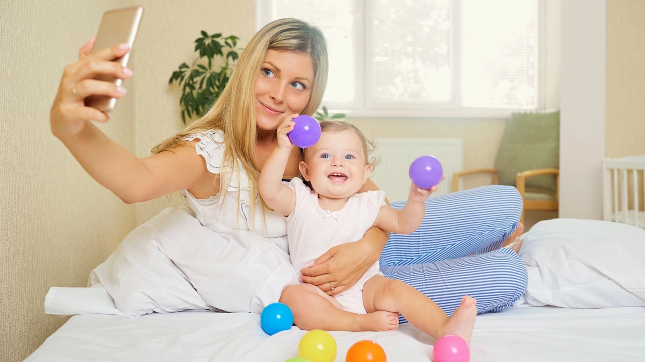 Il selfie di una mamma con la figlia