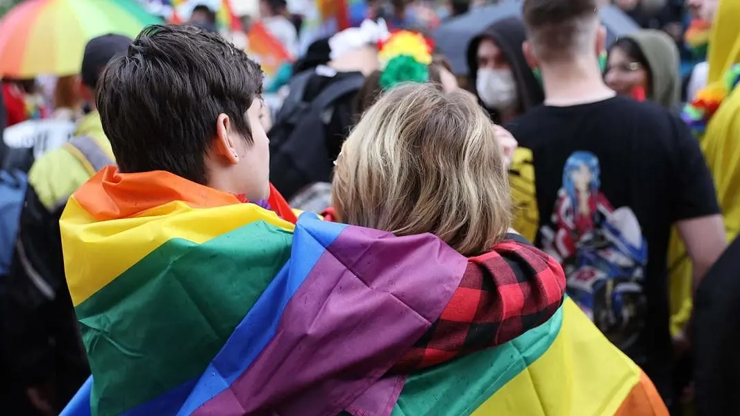 Aggressioni omofobe in salita: 3600 nel 2024. “Le persone queer non possono vivere”