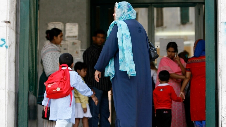 Lo ius scholae si tratta di una norma contenuta nel testo base per la riforma della cittadinanza, che consentirebbe ai minori figli di migranti di ottenere la cittadinanza italiana dopo aver frequentato almeno cinque anni di scuola (ANSA)