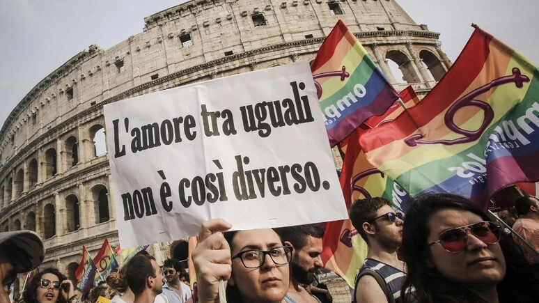 Manifestazione in supporto dei diritti LGBTQIA+ (ANSA)