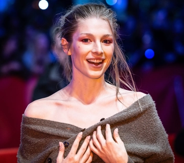 Hunter Schafer: “Non voglio più interpretare personaggi trans, non voglio che sia il fulcro della mia carriera”