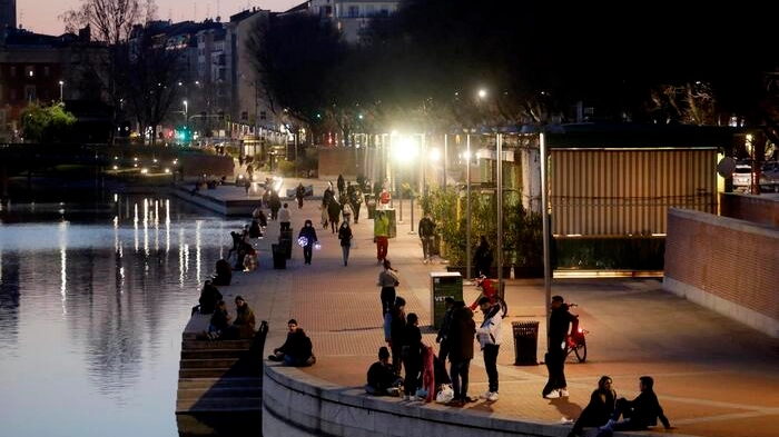 Una donna è stata vittima di stupro di gruppo in zona Navigli a Milano