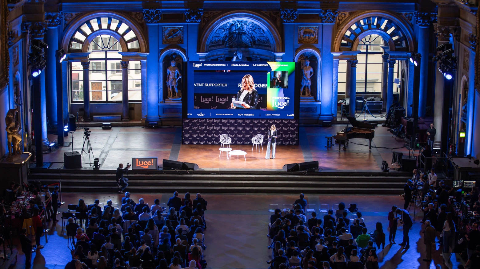 Il Festival di Luce! è stato anche un bel momento di scambio tra gli artisti che hanno partecipato all’evento i tanti fan accorsi per ascoltare le interviste sul palco