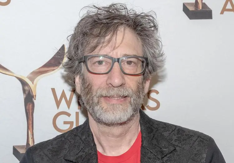 Neil Gaiman nega le violenze: “Tra adulti consenzienti, il BDSM è legale”