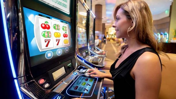 Una donna alle slot machines