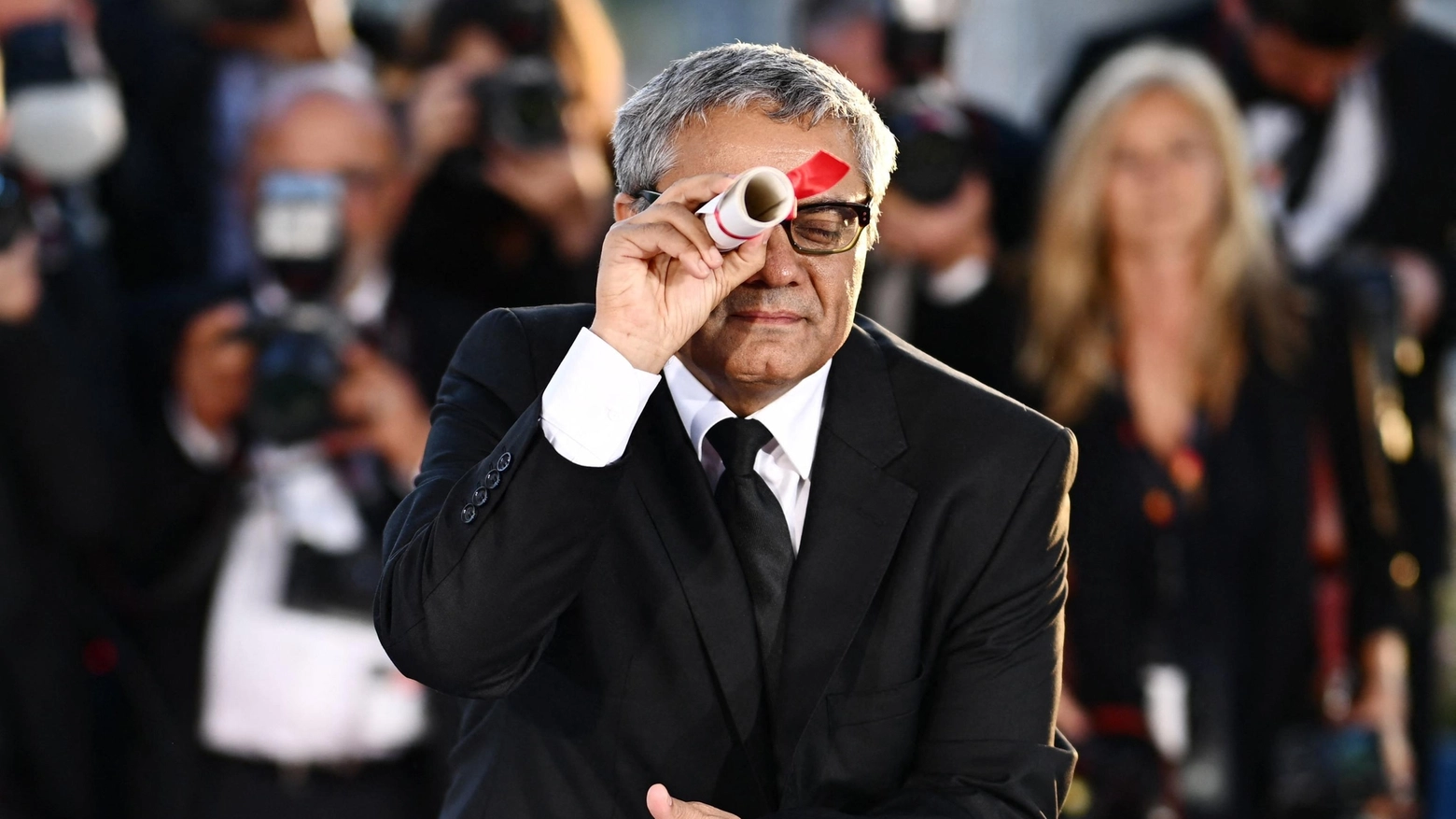 Premiato a Cannes con un riconoscimento speciale proprio per la forza di ciò che il fim, che prende le mosse dalle proteste dopo la morta di Mahsa Amini, racconta. Ma alcuni media iraniani lo hanno attaccato duramente