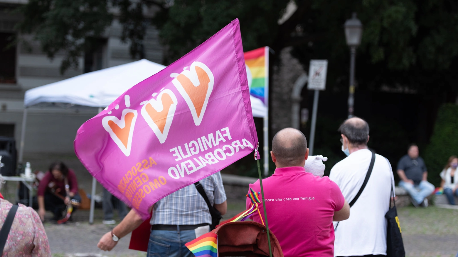 Famiglie Arcobaleno e Associazione Luca Coscioni manifestano in piazza Vidoni a Roma contro il disegno di legge Varchi che vieta la Gpa. Filomena Gallo: “Se diventa legge la impugneremo: ignora il principio della doppia incriminazione”