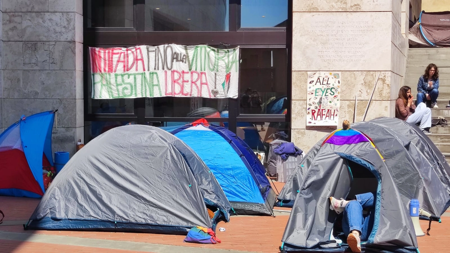 Studenti accampati a Siena