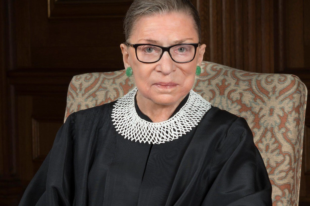 La famiglia dell'ex giudice Ginsburg contro l'ipotesi di assegnare i premi a Musk e Murdoch