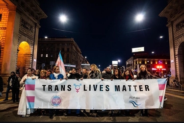 Trans Lives Matter: a Milano la marcia silenziosa per le vittime d’odio