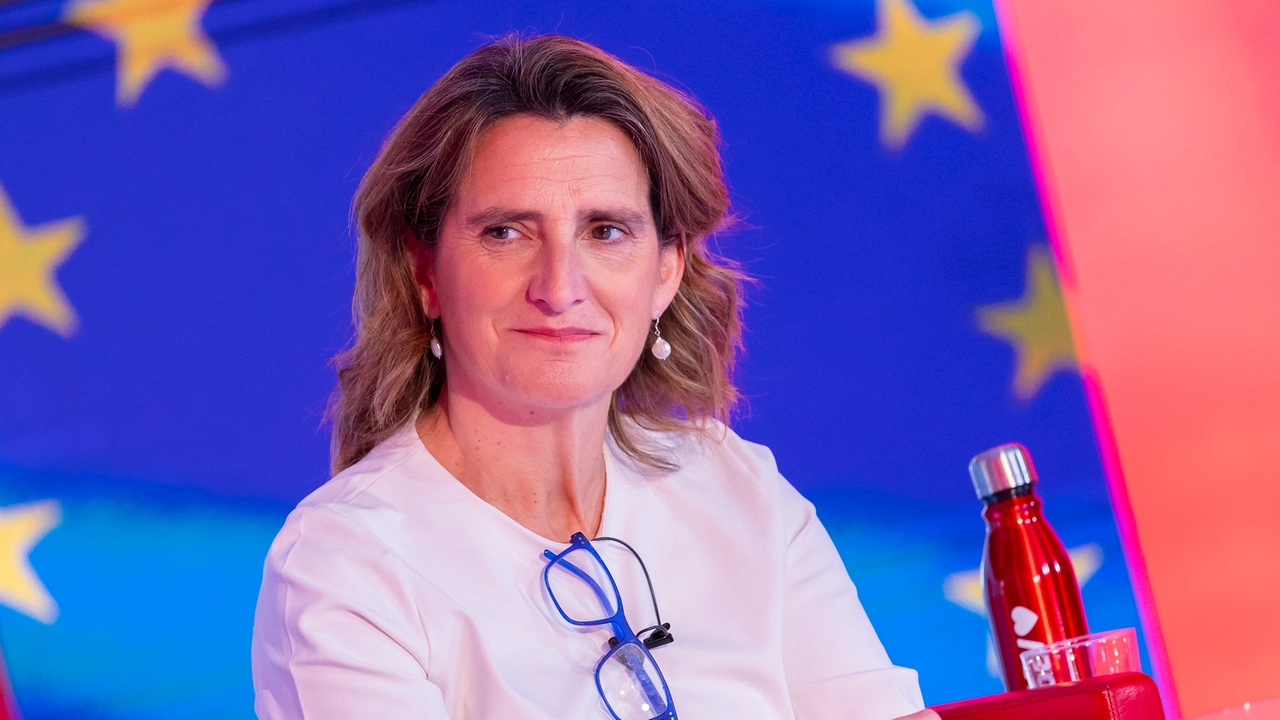 La nuova vicepresidente esecutiva della Commissione Europea assume un ruolo cruciale nella transizione ecologica, puntando su riduzione delle emissioni e riqualificazione energetica. Una leadership che intreccia sostenibilità, giustizia sociale e pari opportunità.