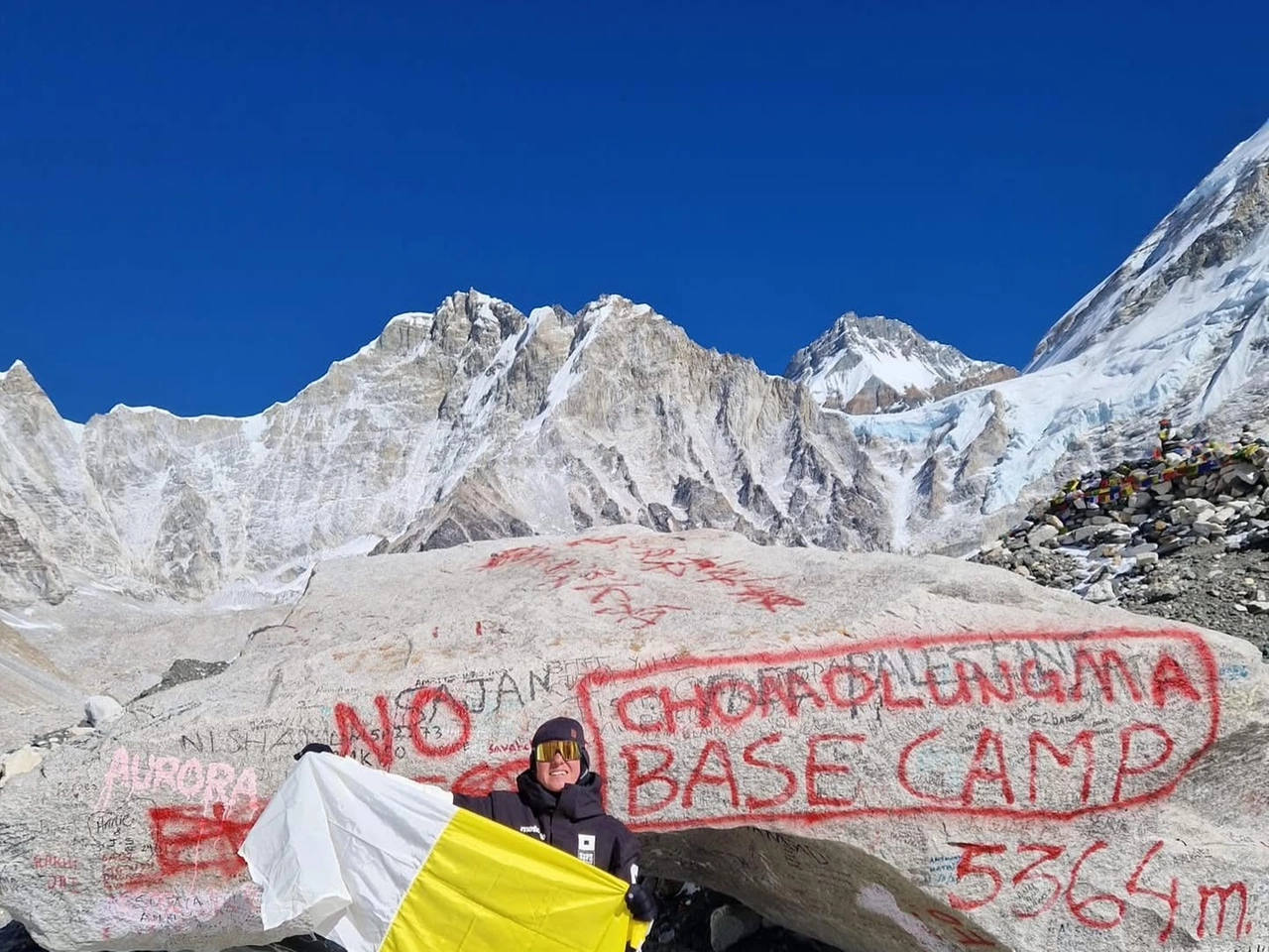 La bandiera del quartiere Ovosodo sull’Everest. L’impresa di Giulia, cuore biancogiallo