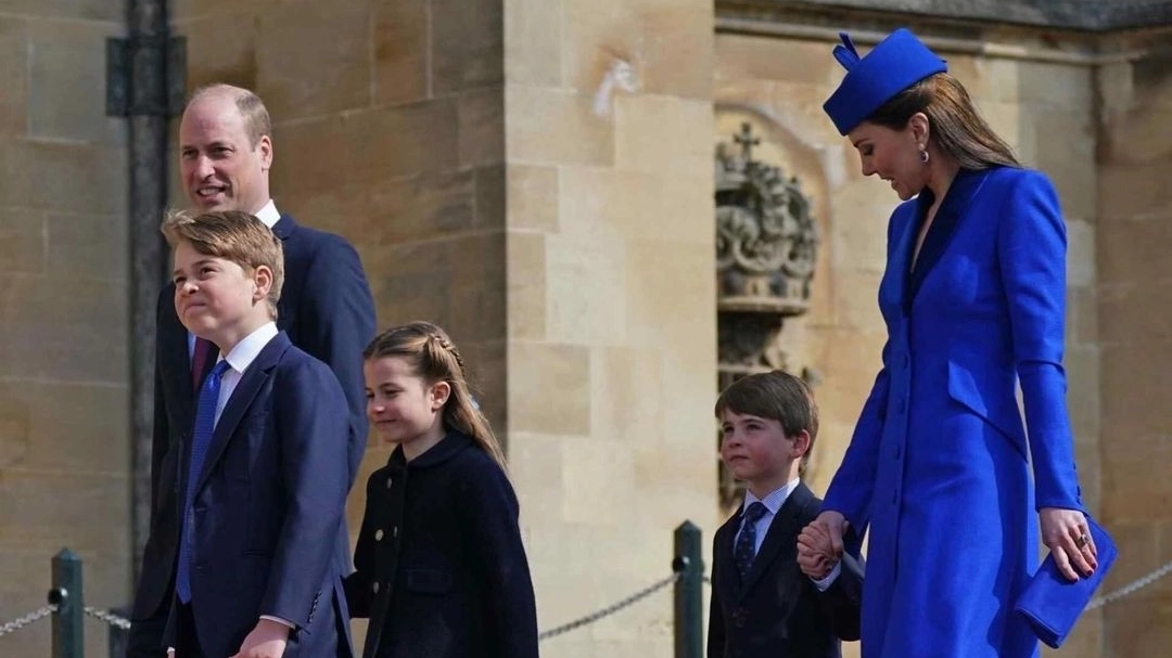 La famiglia erede al trono, da destra a sinistra: George, il principe William, Charlotte, Louis e la principessa Kate (Instagram)