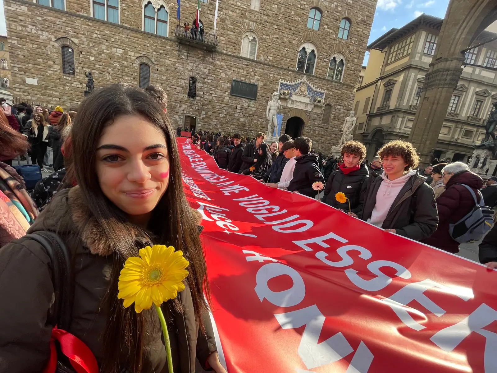 La voce delle studentesse: “Fischi e apprezzamenti non graditi sono all’ordine del giorno. Da sole abbiamo paura”